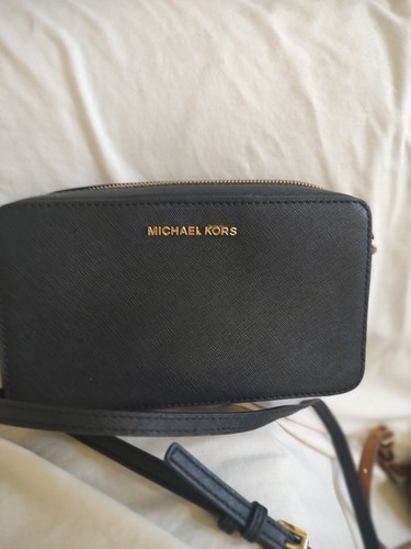 MICHAEL KORS BLACK SAFFIANO LEATHER ZIPTOP SMALL CROSSBODY BAG/ GOLD CHAIN - Picture 4 of 5