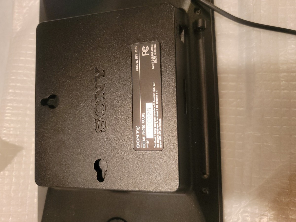 SONY DPF-D75 7 INCH BLACK DIGITAL S-FRAME 256MB Internal Memory