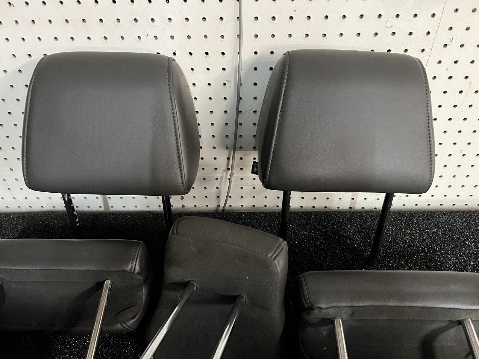 200509 NISSAN PATHFINDER FRONT & REAR HEADRESTS, SET OF 7 BLACK