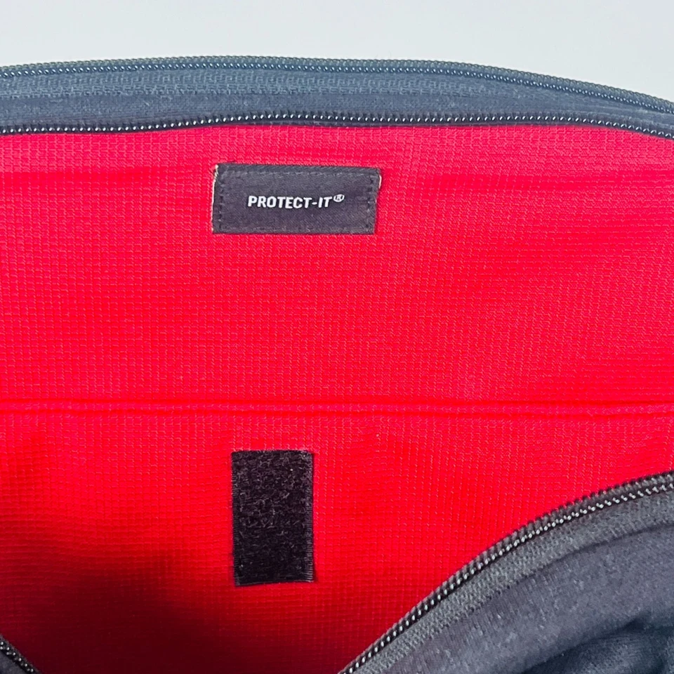 Mochila de equipaje de viaje con ruedas Eagle Creek negra y gris con varios compartimentos Foto 4 de 4