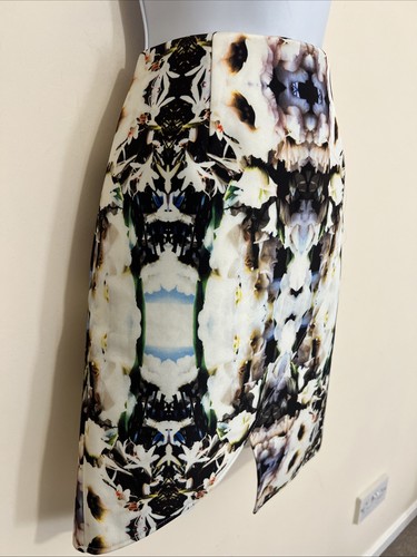 FINDERS KEEPERS DESIGNER SKIRT UNIQUE DESIGN PRINT UK10 W28”L20” BNWT - Picture 2 of 8