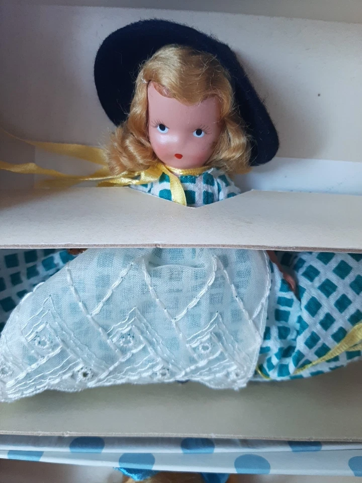 LOTE DE 10 PIEZAS ~ Nancy Ann ~ Muñeca Bisque Libro de Cuentos ~ Coleccionable ~ Años 30/1940 ~ Cajas ~ Etiquetas Foto 2 de 4