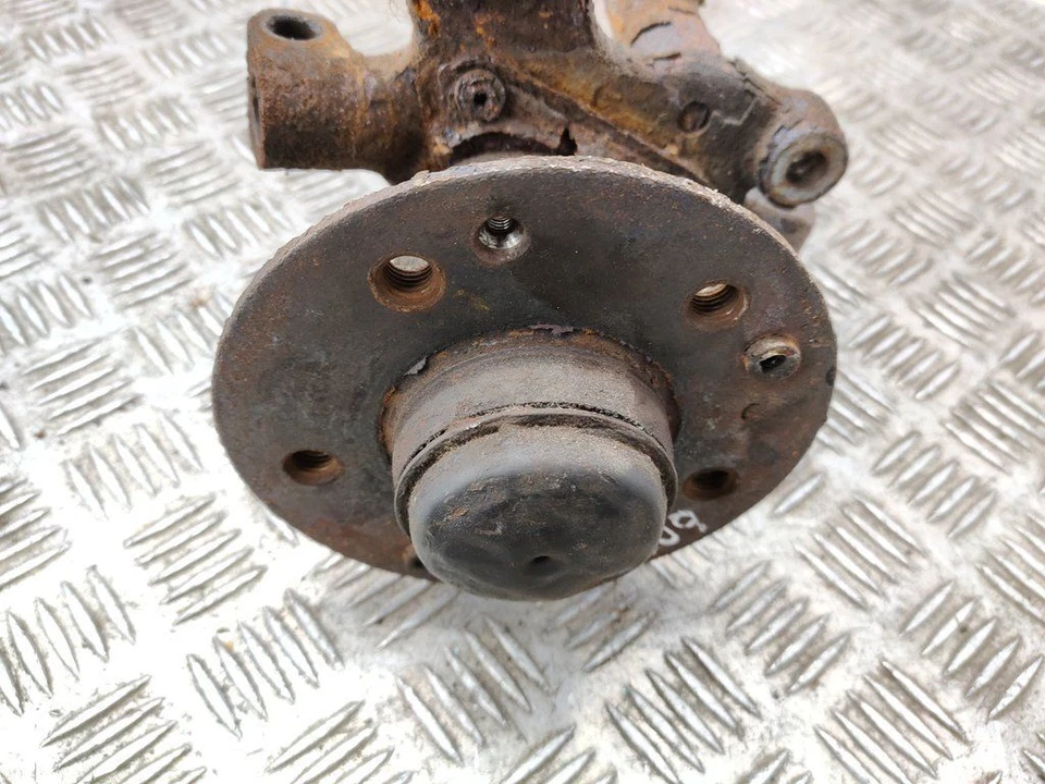 Mercedes-Benz W124 E250 83kW Diesel 1995 rueda delantera derecha buje husillo nudillo Foto 2 de 4