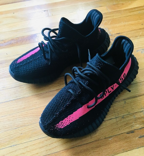yeezy boost 350 v2 black footlocker