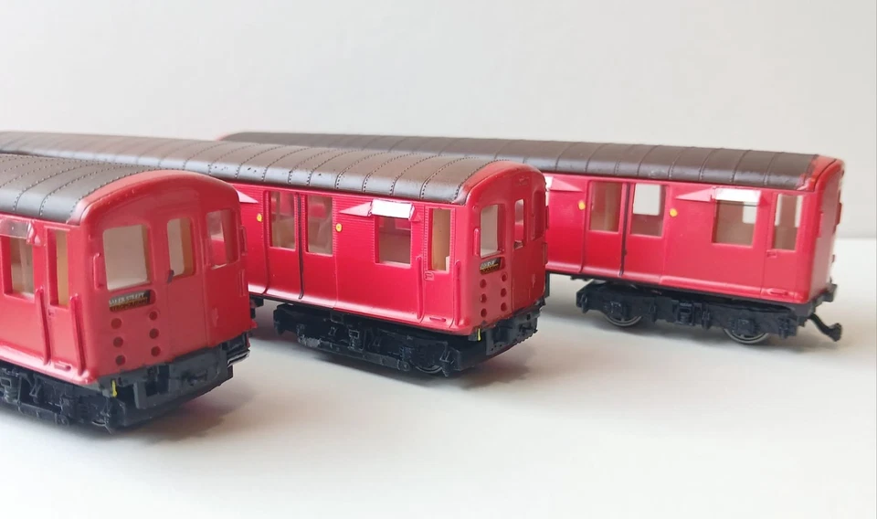 CDC DESIGN 00 gauge RTR London Transport CO/CP Stock three car set