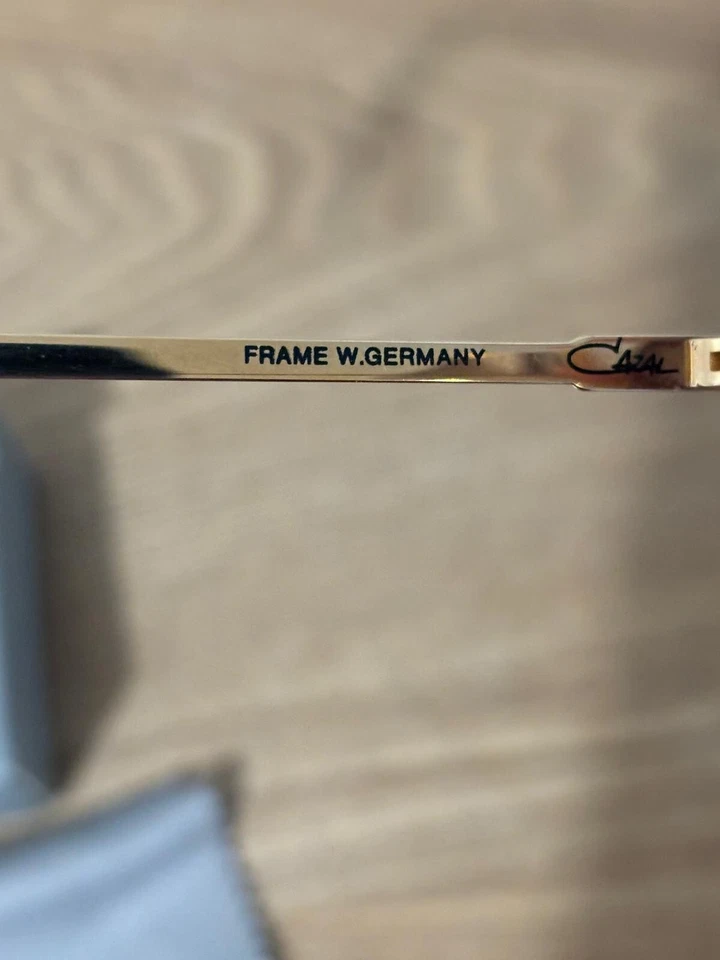 Lunettes de Soleil Vintage Cazal Modèle 733  - Photo 3/4