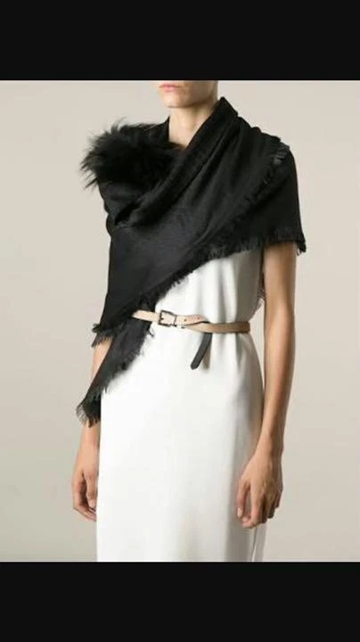 Grande étole Gucci disponible