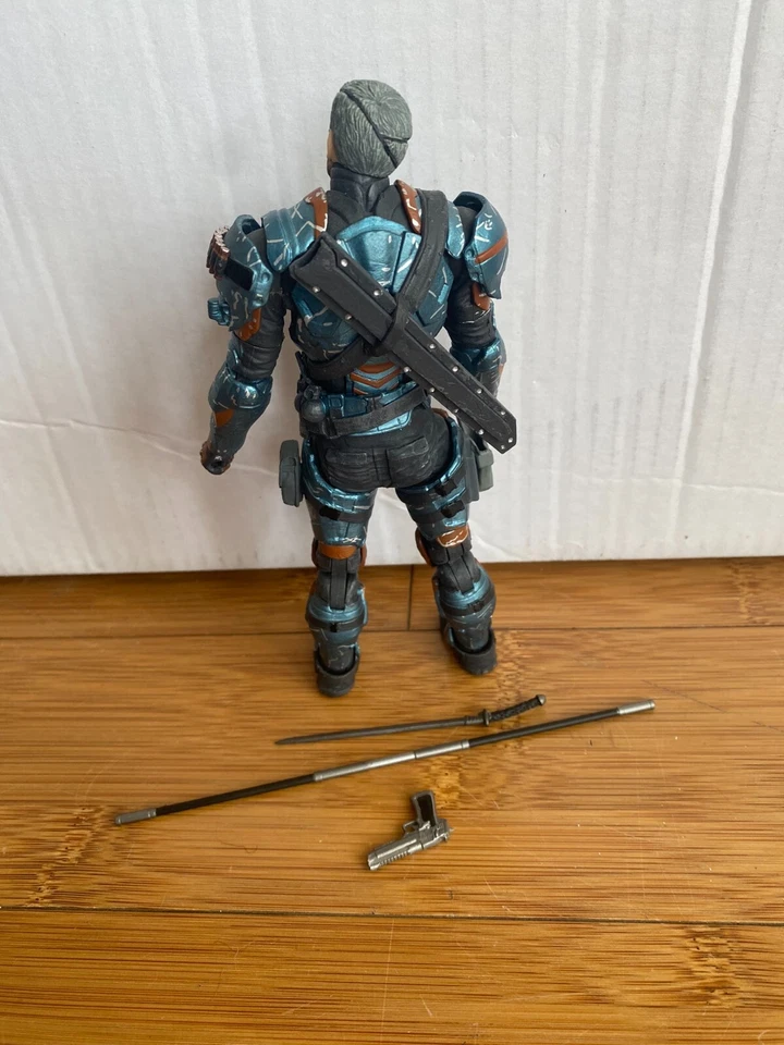 DC DIRECT BATMAN ARKHAM ORIGINS SERIES 2 DEATHSTROKE UNMASKED ACTION FIGURE - Image 4 of 4