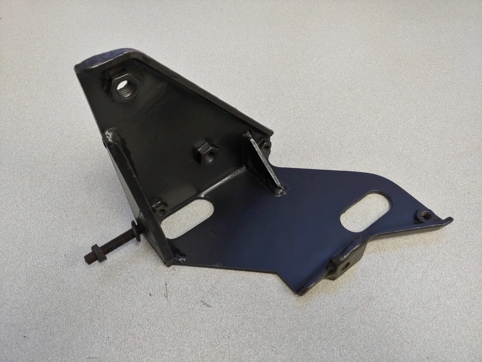 NICE USED ORIGINAL PORSCHE 911 AIR CONDITIONER COMPRESSOR MOUNTING BASE UNIT — 第 4/4 张图片