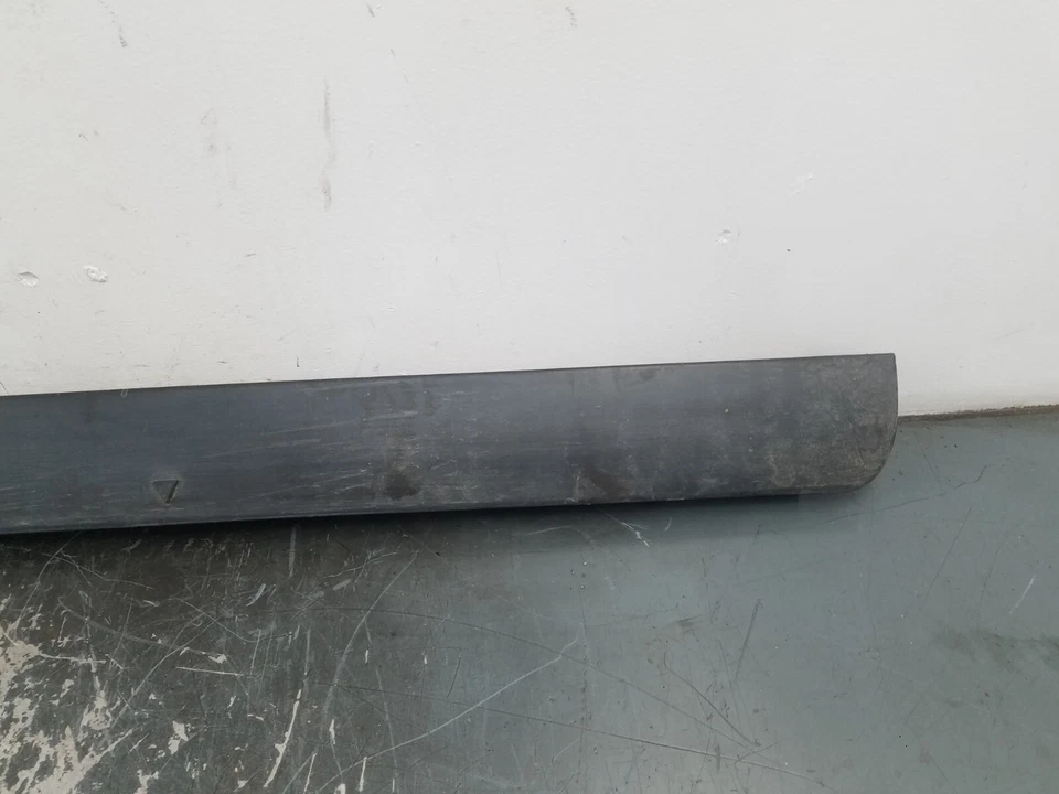 Grand Marquis/Corona Vic Victoria 2008 falda lateral izquierda panel basculante #1188 P3 Foto 4 de 4