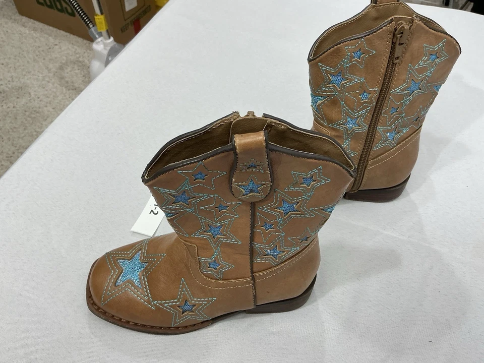 Botas de vaquero para niños pequeños Wonder Nation 10 estrellas marrones cremallera lateral media pantorrilla Foto 3 de 4
