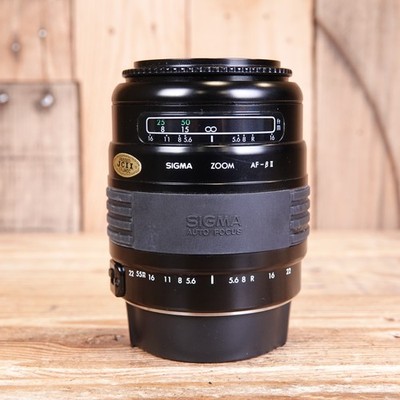 Sigma 55-200mm f/4-5.6 AF - B II Objektiv mit Tasche Canon Fit - Pilz