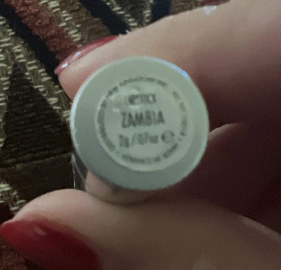 sue devitt Lipstick In Zambia - Image 2 of 3