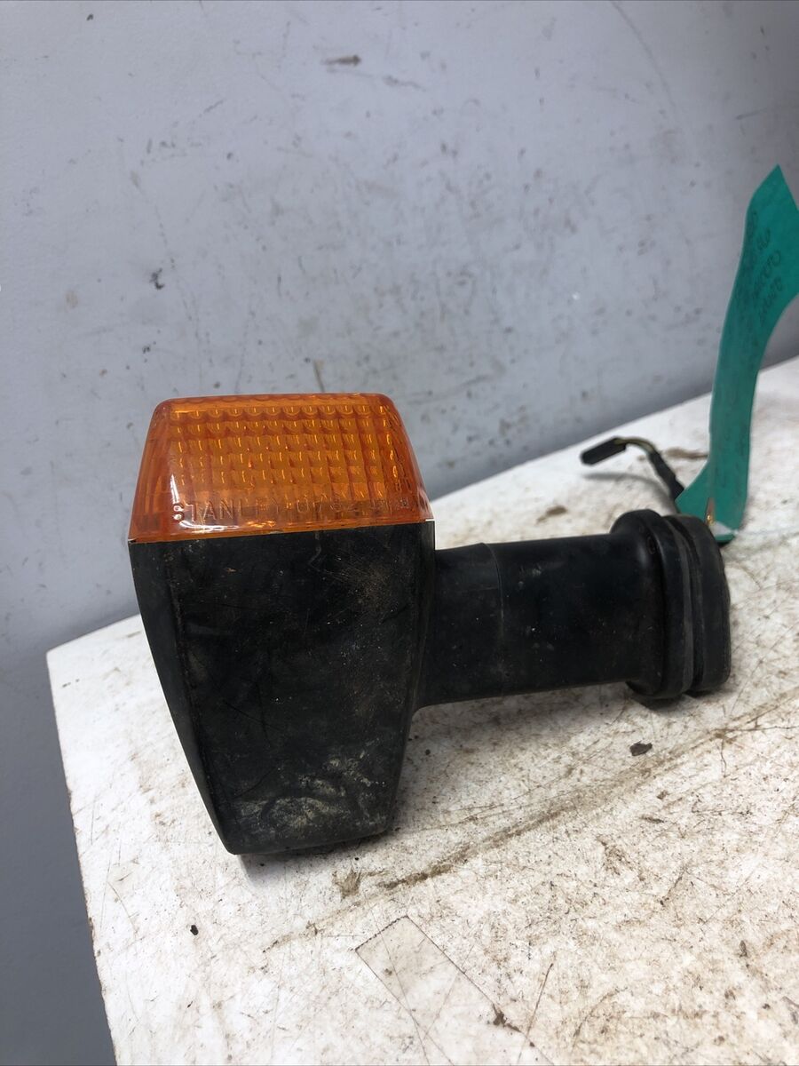 2004 Kawasaki ZX636 Turn Signal Right Rear Light 23040-1320 2004 Kawasaki ZX636 Turn Signal Right Rear Light 23040-1320