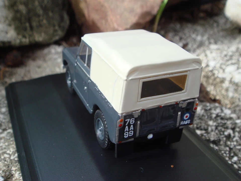 Oxford 1:76 Land Rover Series II SWB Canvas Royal Air Force Police 76LR2S007 - Image 3 of 4