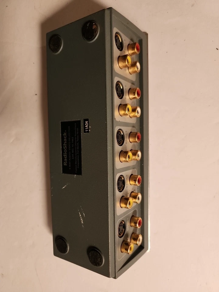 Radio Shack Audio Video Selector AV 4-Way S-Video Cat No 15-1983 Switcher - Image 2 of 4