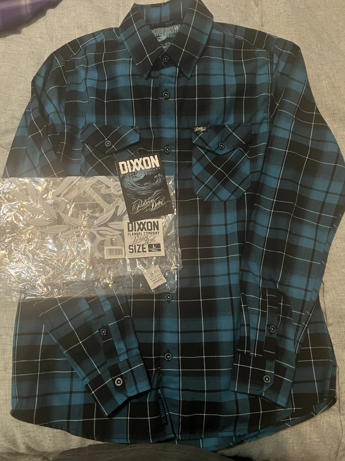 Dixxon Parkway Drive Deep Blue Flannel XL NIB
Opens in a new window or tab