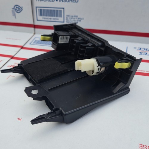2018 Toyota Corolla Dash Power Putlet Audio Aux Jack Port - Picture 7 of 7