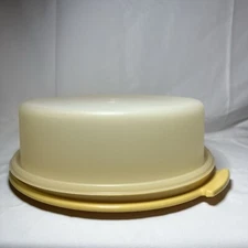 Tupperware 12 inch Cake Carrier Harvest Yellow Vintage