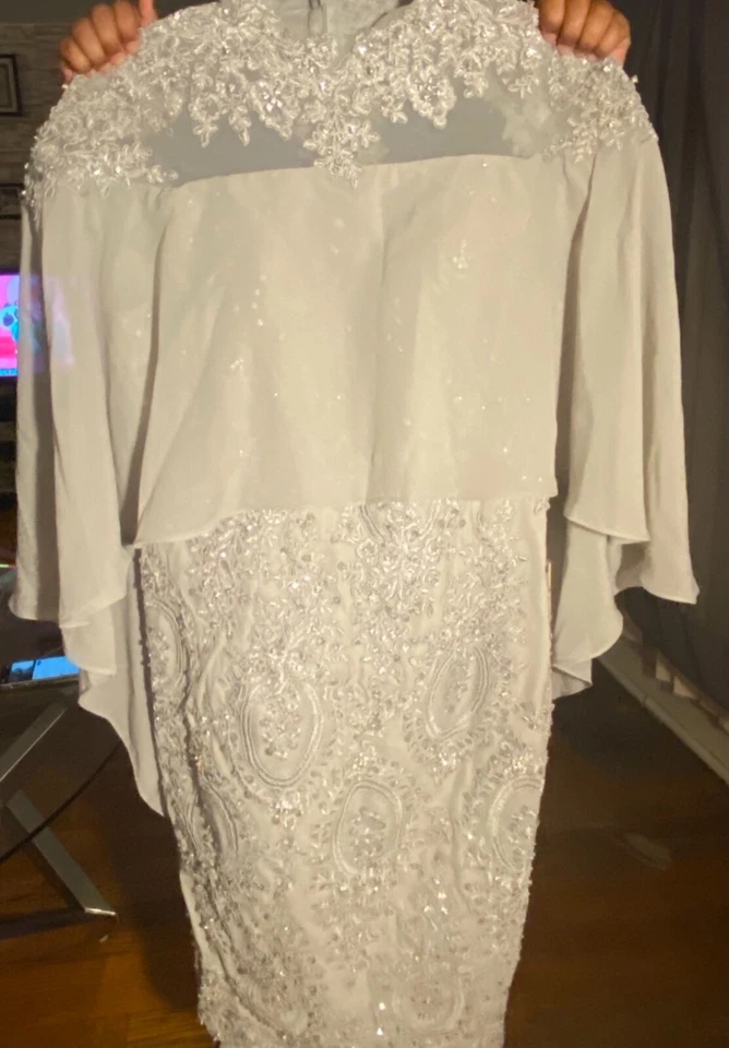 Vestido gris claro elegante, sexy, cuello alto, hasta la rodilla. Talla 8 Foto 2 de 2