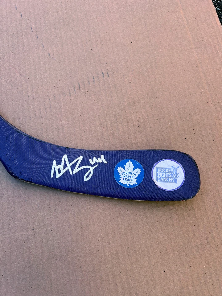 Morgan Rielly Toronto Maple Leafs Lucha contra el Cáncer Firmado Autógrafo Palo de Hockey Certificado de Autenticidad Foto 2 de 2