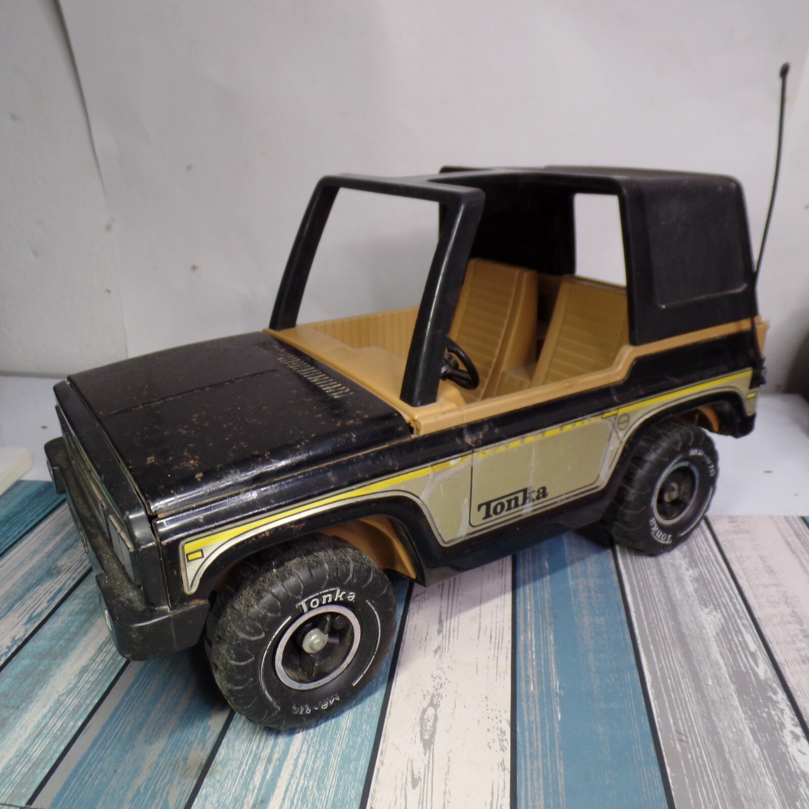Vintage 1970s Tonka MR970 4x4 Metal Bronco Blazer Jeep Gold/Black USA