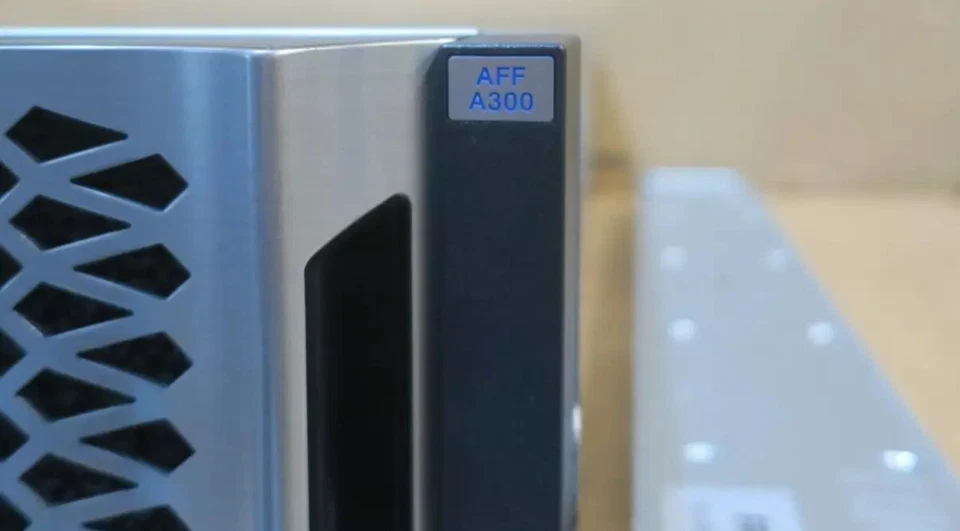 NetApp AFF A300 3U All Flash Storage System + 2x HA Controller 111-02493 2x PSU - Image 3 of 4