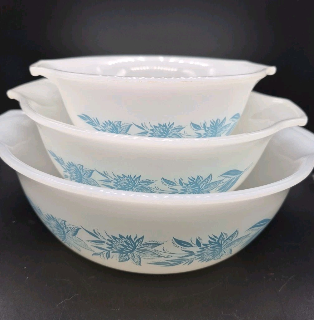 Glasbake Snow Thistle Set Of 3 Cinderella Nesting Bowls