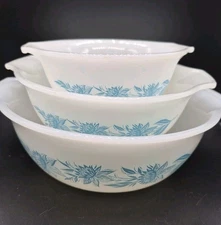 Glasbake Snow Thistle Set Of 3 Cinderella Nesting Bowls