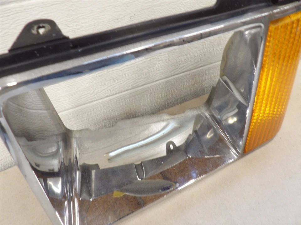 FORD ESCORT MERCURY LYNX 1981-1985 LH FARO LATERAL BISEL CROMADO OEM Foto 4 de 4