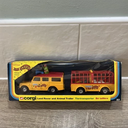 CORGI - 30 Pinder Jean Richard Circus Land Rover & Trailer - Near Mint - 1970s