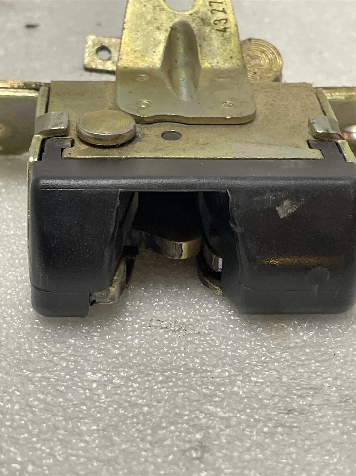 SAAB 900 1995 pestillo de escotilla trasera OEM hatchback de 5 puertas Foto 3 de 4