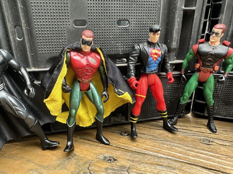 Lote de 5 bonecos de ação DC Comics 1995 Superman, 2 Batman, 2 bonecos de ação Robin - Imagem 3 de 4