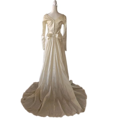 Vintage 1950s Ivory Wedding Gown, Romantic, Pearl, Lace, Train, Victorian - Picture 4 of 15