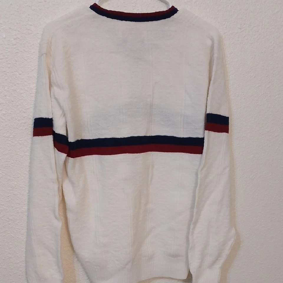 Hacer Oferta Suéter Jantzen Cuello en V Blanco y Rojo Diseño Clásico Foto 4 de 4