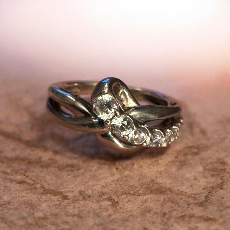 💍**Sterling Silver White Sapphire Cross Over Ring Size 5 Engagement, Promise