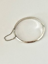 Sterling silver child's locking bracelet. 6.75  XS hinged bangle w/chain