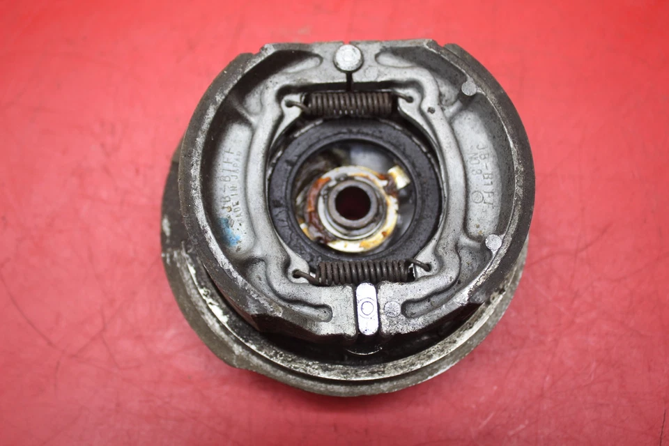 Suzuki TC90 1972 buje de freno de rueda delantera Foto 4 de 4