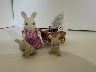 Calico Critters Connor & Kerri’s Carriage Ride Rabbit Bunny Easter Stroller