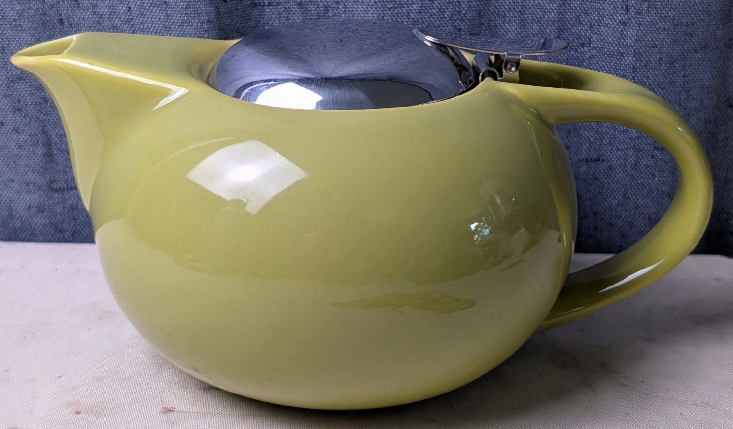 Vana 7" Green Tea Pot Beautiful Fine Porcelain Infuser Teapo