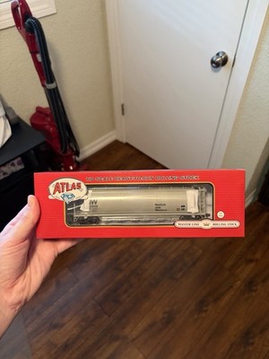 Atlas HO-Scale 6 Bay Cylindrical Hopper Norfolk & Western w/ KADEE COUPLERS NIB