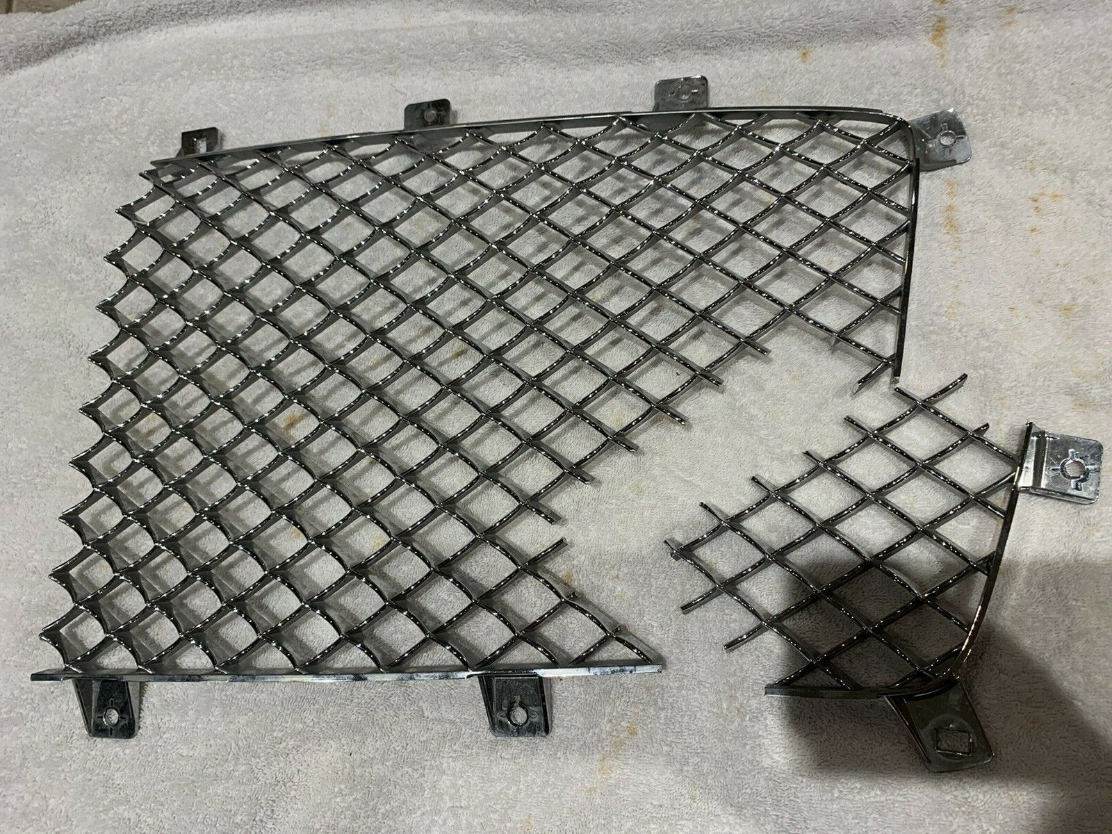 Bentley Bentayga Front Radiator Center Grill 2017 2018 2019 OEM
