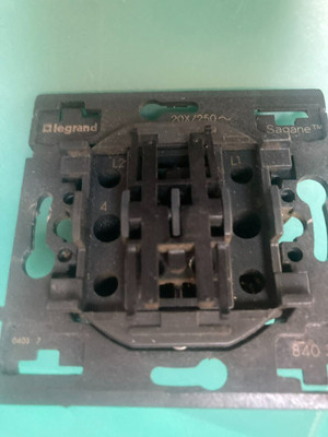 92440 legrand sagane interrupteur va et vient silex bleu complet 84002