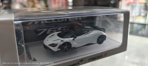 CM Model 1:64 Mclaren 765LT White Metallic Diecast Car Toys - Picture 2 of 6