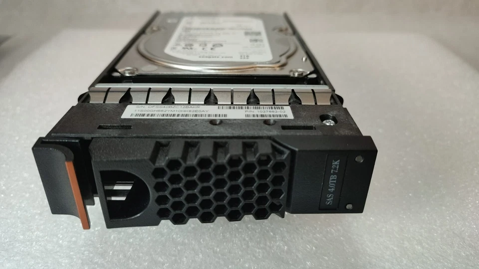 New IBM 00GH662 98Y3241 4TB 3.5" SAS 7.2K 12Gb/s HDD with caddy, ST4000NM0065 - Image 3 of 4