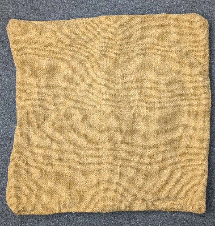 West Elm 枕套黄色纹理木质纽扣闭合方形 20 X 20 帆布 — 第 2/4 张图片