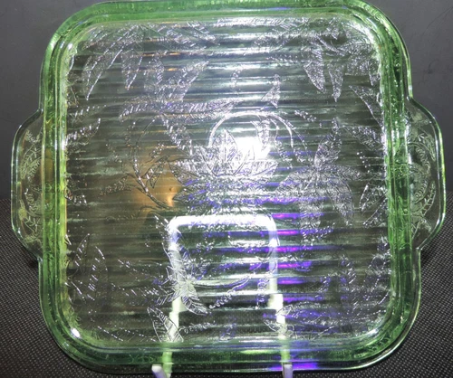 Jeanette Green Poinsettia Uranium Depression Glass Refrigerator Dish Lid Only