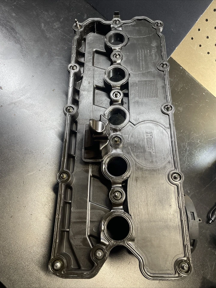 Крышка клапана двигателя VW Volkswagen Jetta Beetle Passat 2.5 07K103475E от оригинального производителя 2009 года - Изображение 4 из 4