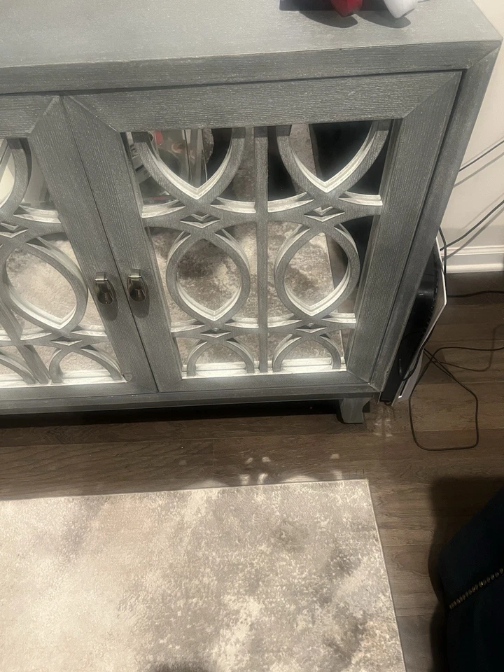 Stylish Glass Coffee Table with Silver Decorative Tray - Image 3 of 4