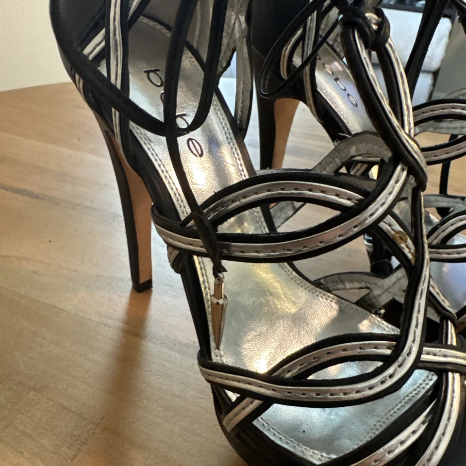 Tacones Bebe Mujer Cuero Negro/Plateado Gladiador Tirantes Punta Abierta Talla 8M Foto 4 de 4